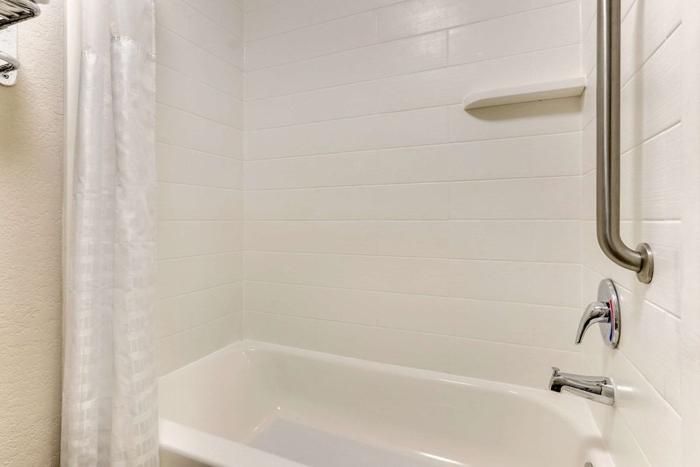 Best Western Plus University Inn & Suites Suite, 1 Queen Bed, Non Smoking, Refrigerator & Microwave (with Sofabed) 3