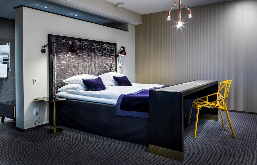 Best Western Plus John Bauer Hotel Design Suite, 1 King Bed, Non Smoking, Lake View 3