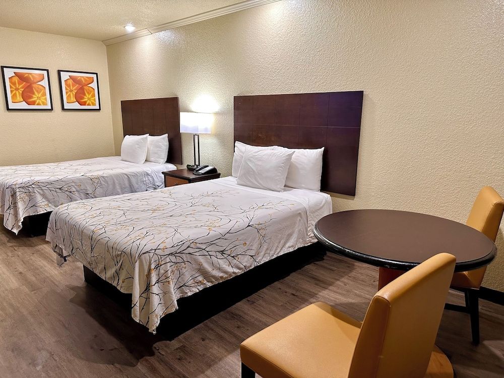 Travelers Inn Elizabeth City Standard Room, 2 Double Beds, Smoking 9