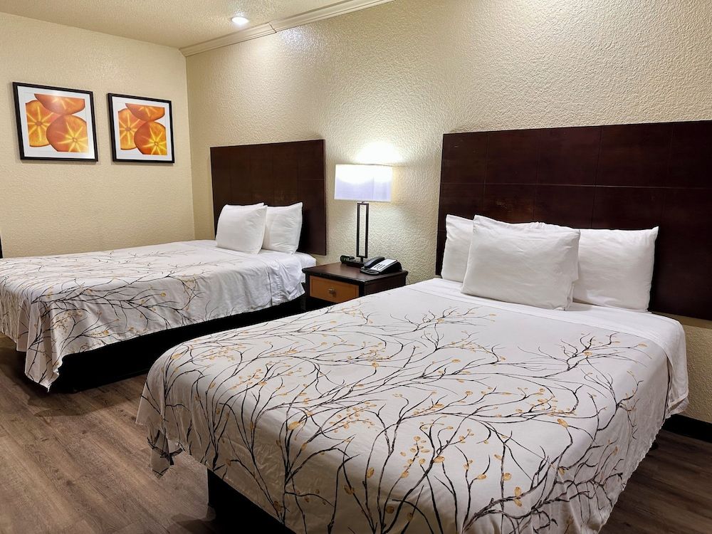 Travelers Inn Elizabeth City Standard Room, 2 Double Beds, Smoking 6