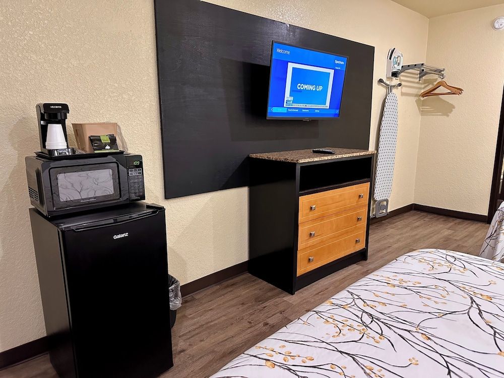 Travelers Inn Elizabeth City Standard Room, 2 Double Beds, Smoking 13