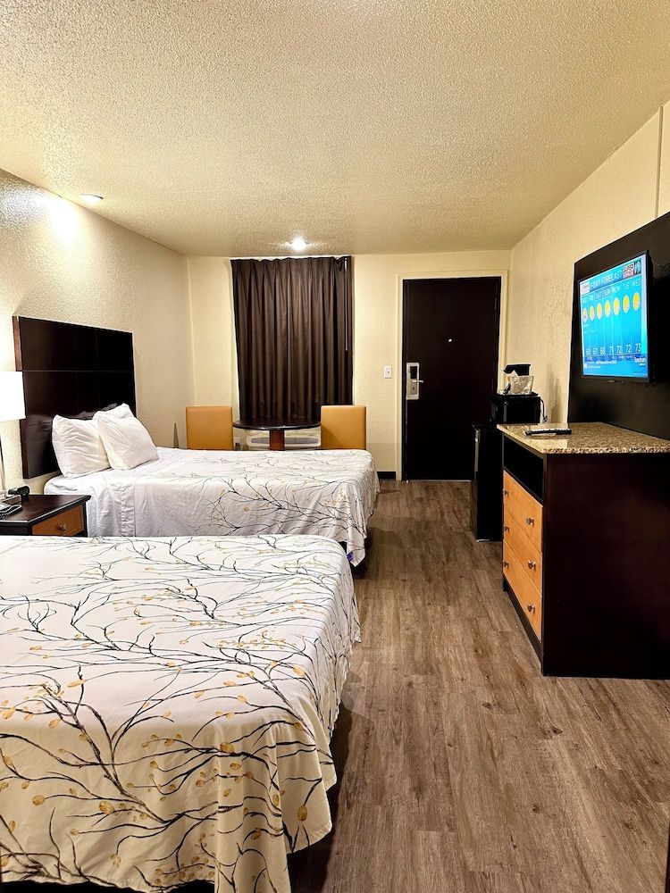 Travelers Inn Elizabeth City Standard Room, 2 Double Beds, Smoking 4