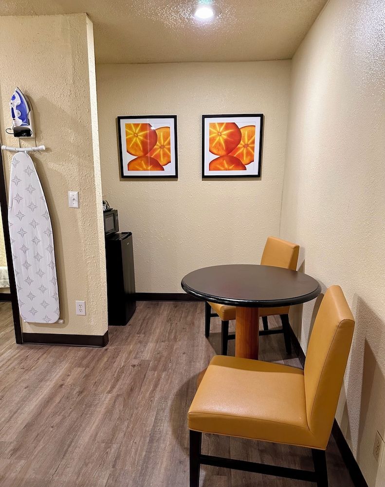 Travelers Inn Elizabeth City Standard Room, 2 Double Beds, Smoking 12