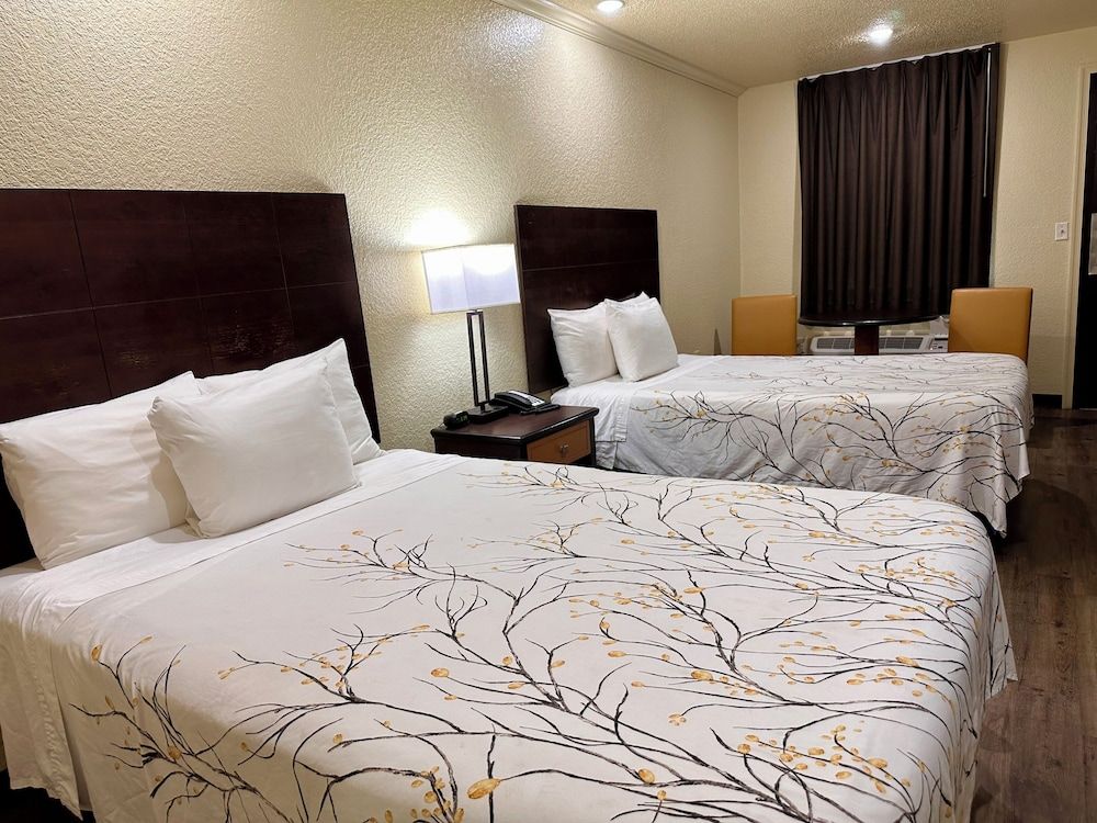 Travelers Inn Elizabeth City Standard Room, 2 Double Beds, Smoking 8