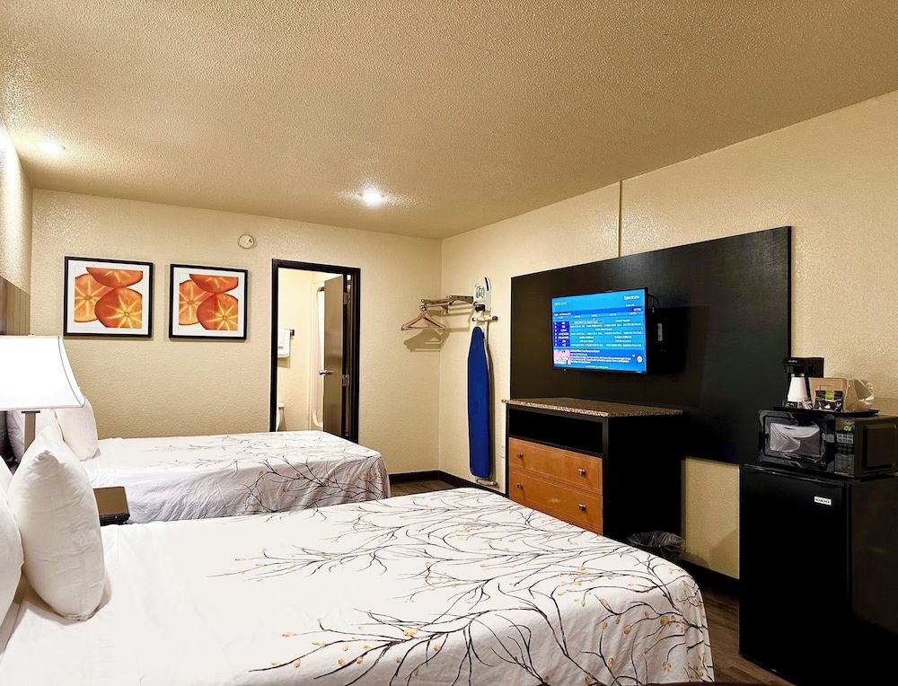 Travelers Inn Elizabeth City Standard Room, 2 Double Beds, Smoking 3