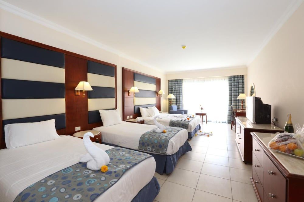 Family Room, 2 Bedrooms