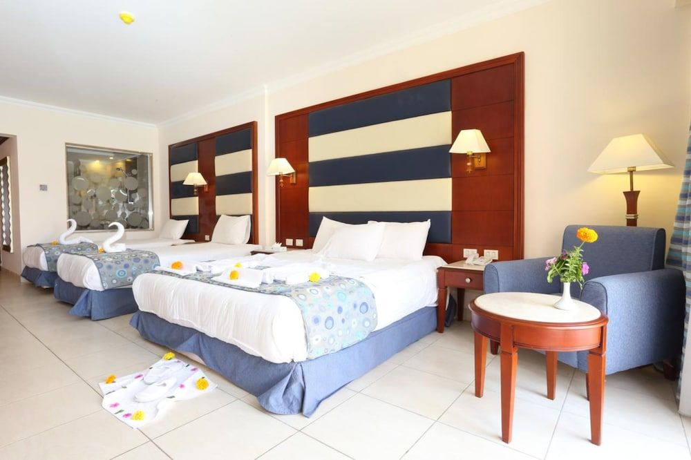 Family Room, 2 Bedrooms