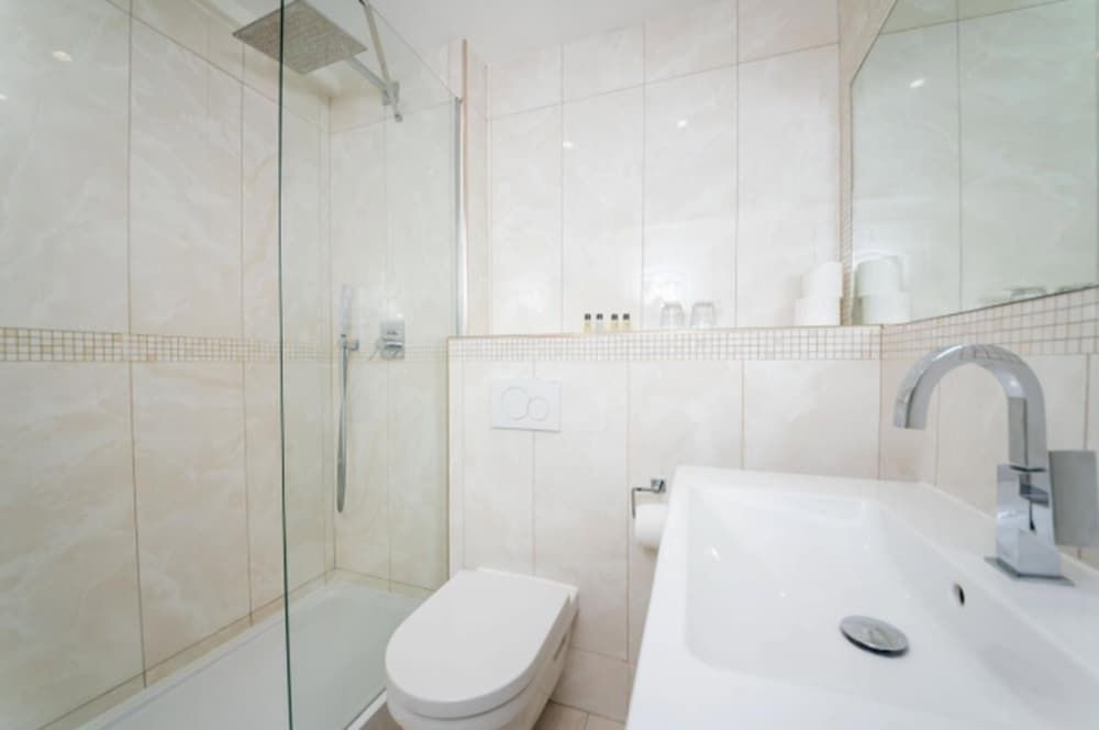 Guildford Manor Hotel & Spa Twin Room, 2 Twin Beds 4