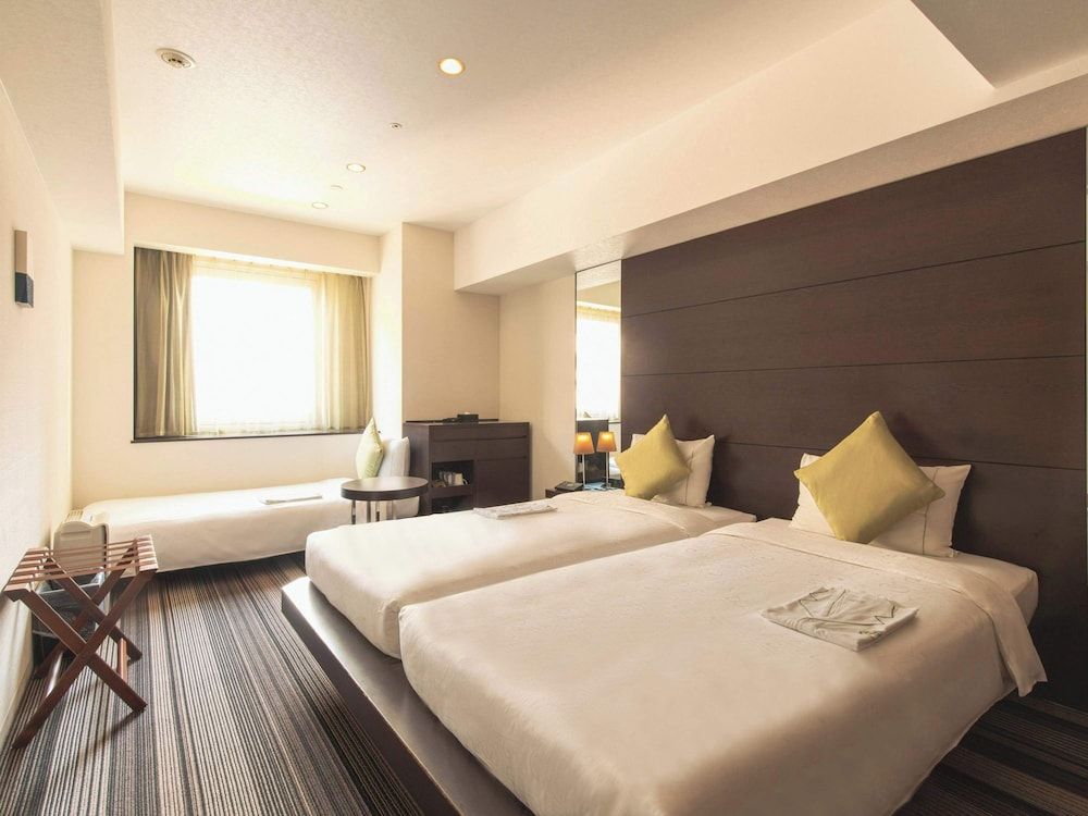Deluxe Corner Room, Triple, Smoking (27sqm, 3 beds)