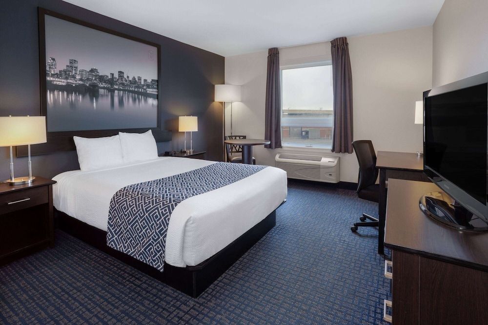 Standard Room, 1 Queen Bed
