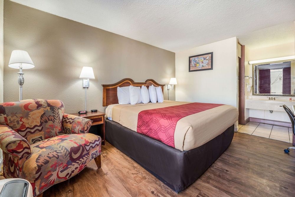 Standard Room, 1 King Bed, Non Smoking