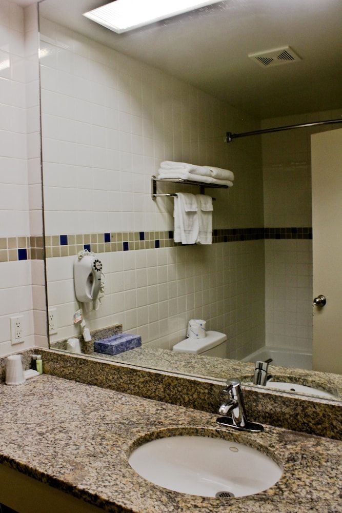 The Hotel 91 Standard Room, 1 Queen Bed 6