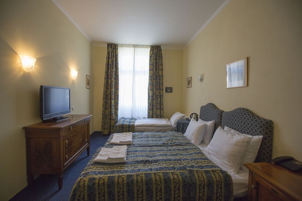 Hotel Tyl Deluxe Double or Twin Room 4