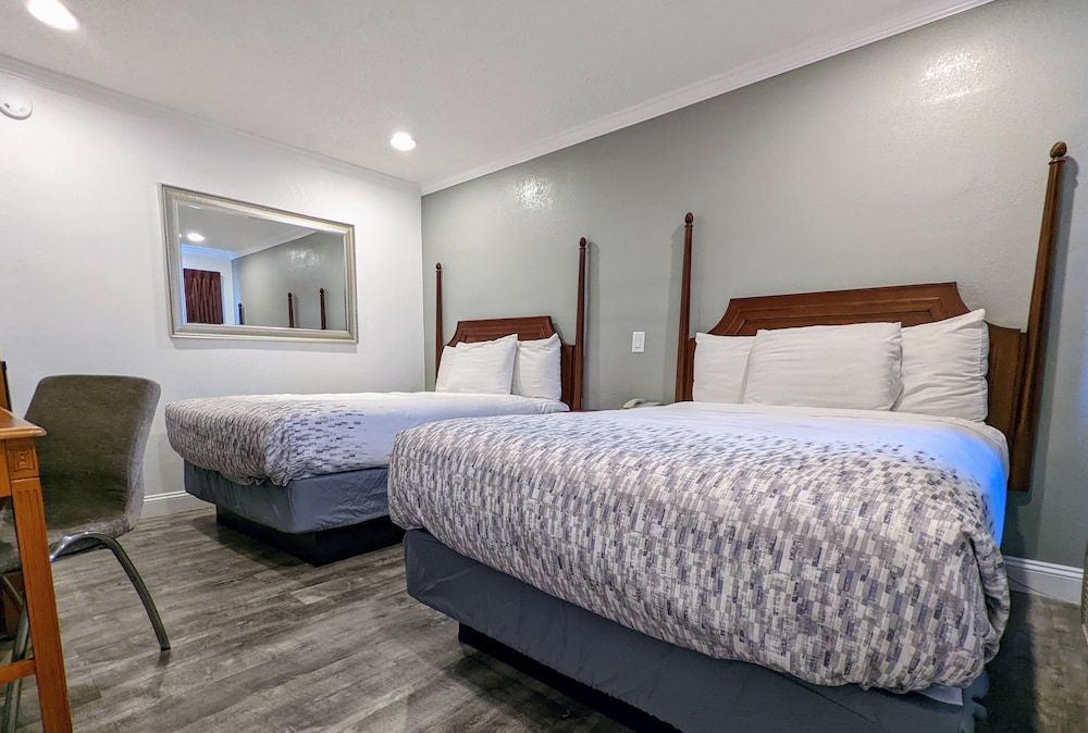 Deluxe Inn Standard Double Room