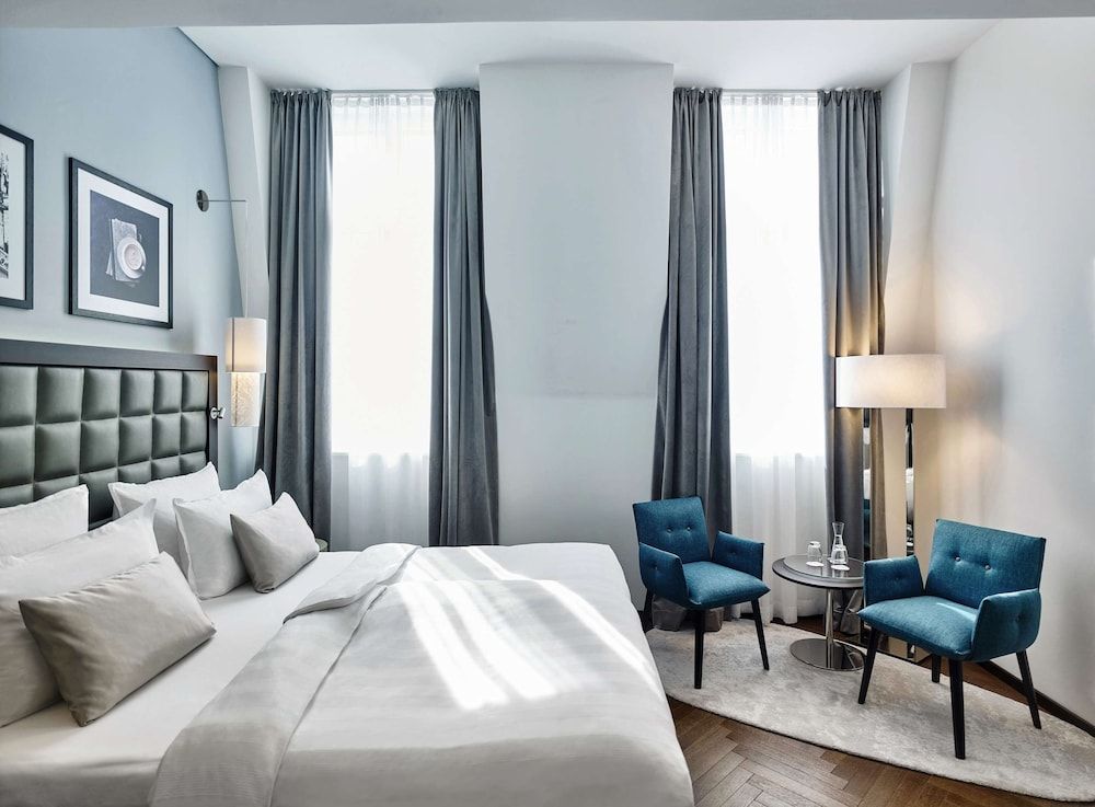 Steigenberger Hotel Herrenhof Superior Room, 1 Queen Bed 2