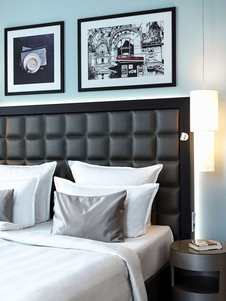 Steigenberger Hotel Herrenhof Superior Room, 1 Queen Bed