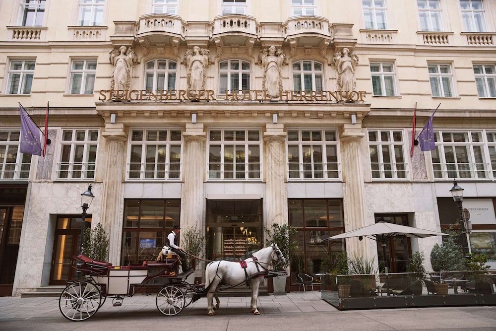undefined Steigenberger Hotel Herrenhof 8