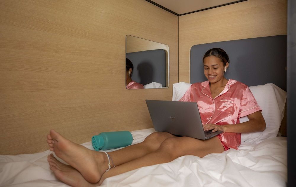 LyLo Brisbane 6 Pod Room with Private Bathroom