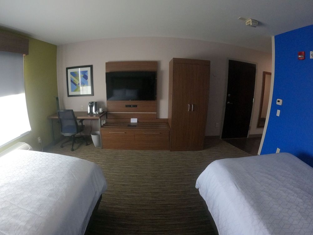 Standard Room, 2 Double Beds, Mountain View