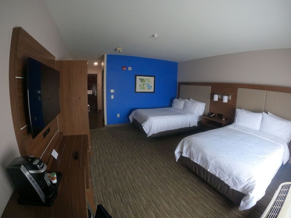 Standard Room, 2 Double Beds, Mountain View