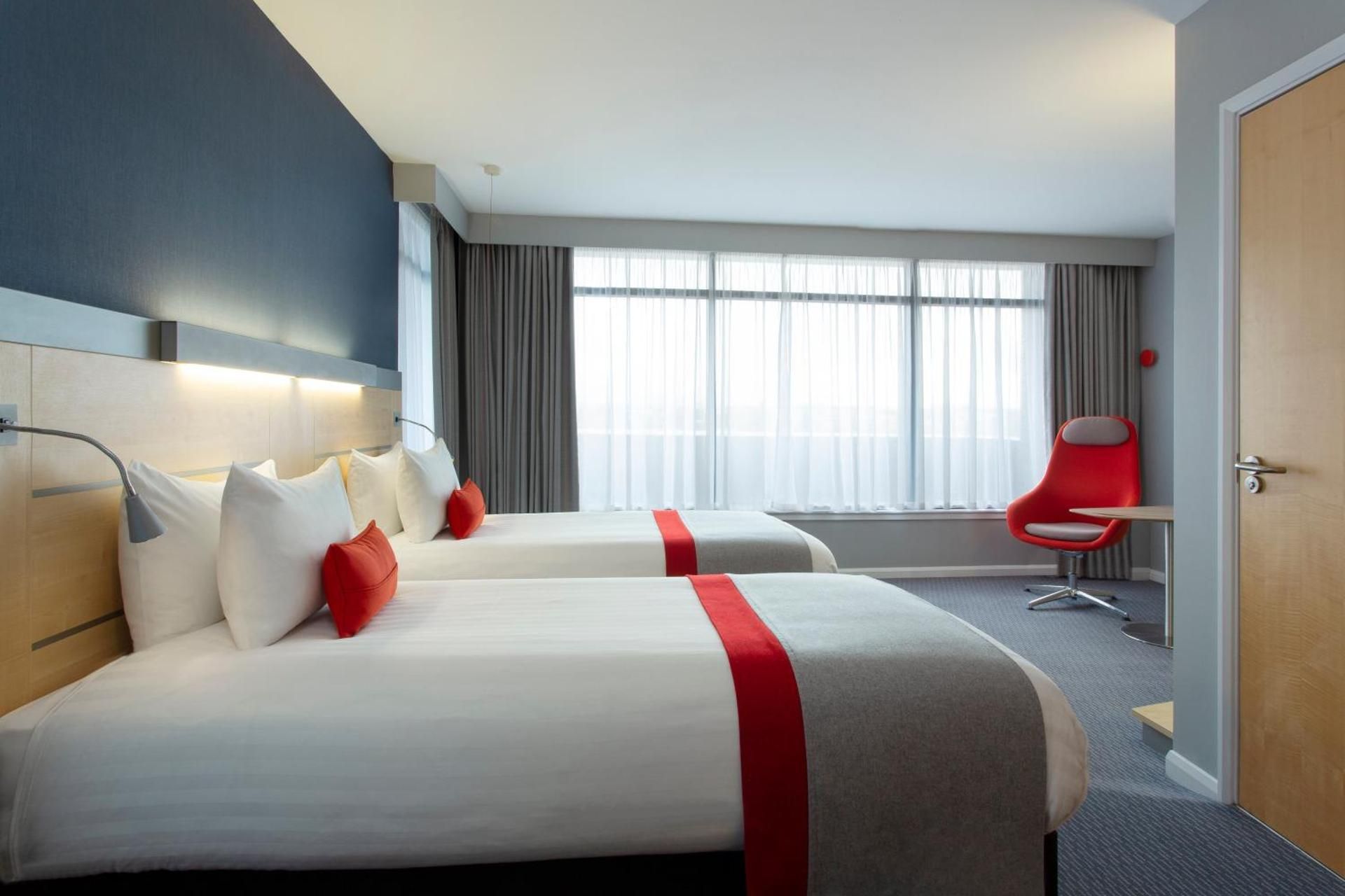 2 Twin Standard Accessible with Free Hot Breakfast