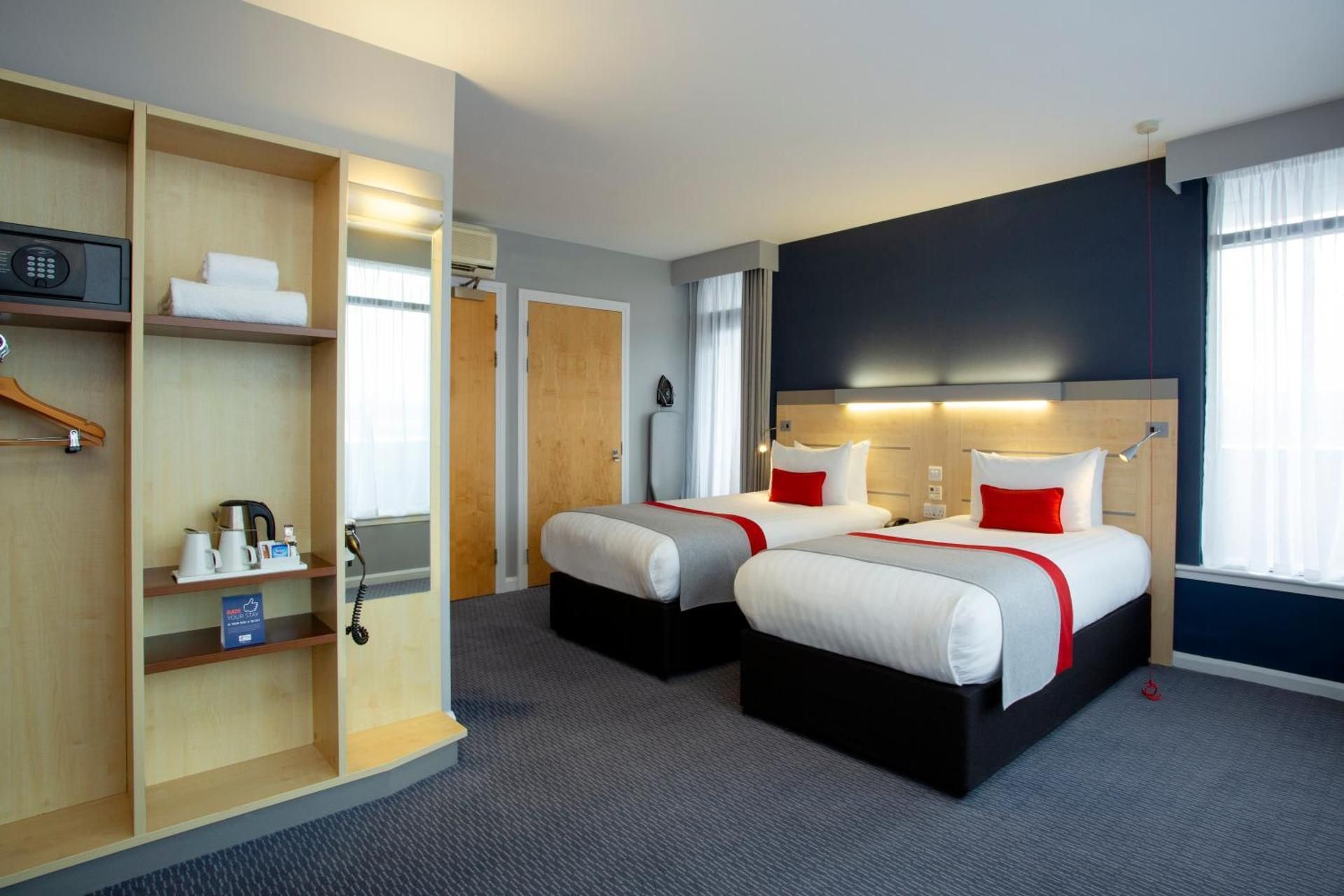 2 Twin Standard Accessible with Free Hot Breakfast