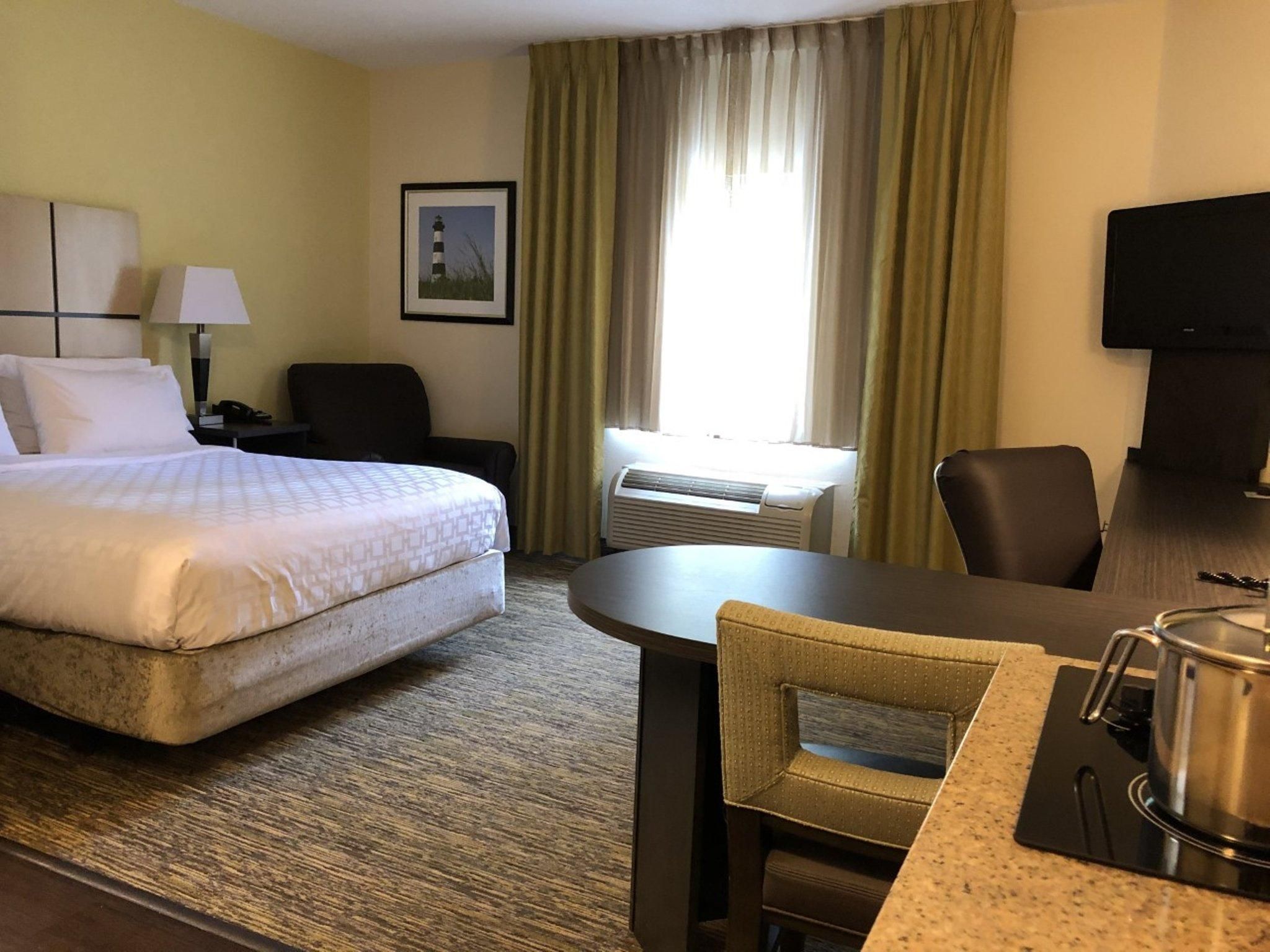 1 Queen Bed Studio Suite Non-Smoking