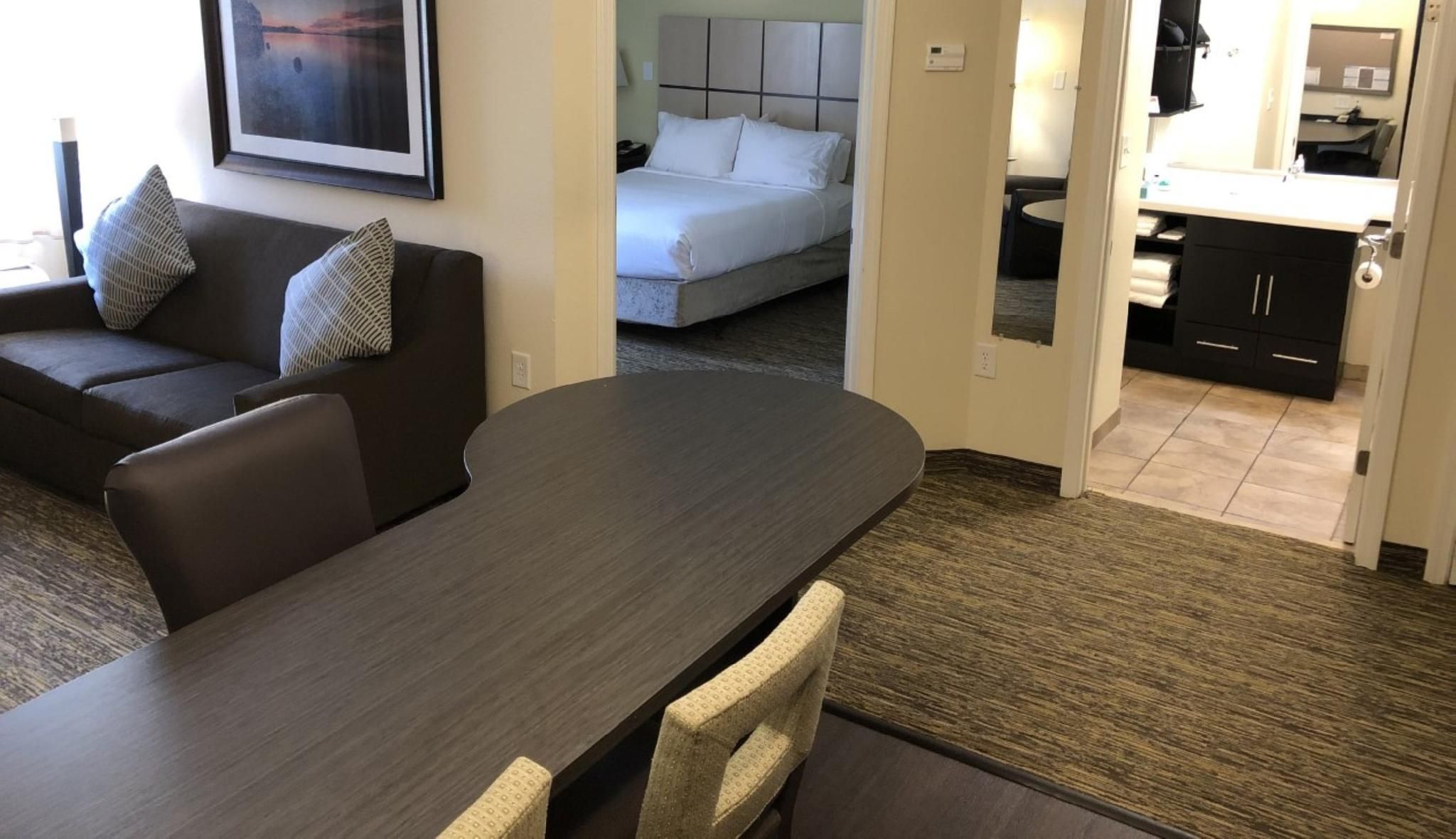 1 Bedroom 1 Queen Hearing Mobility Accessible Tub Non-Smoking