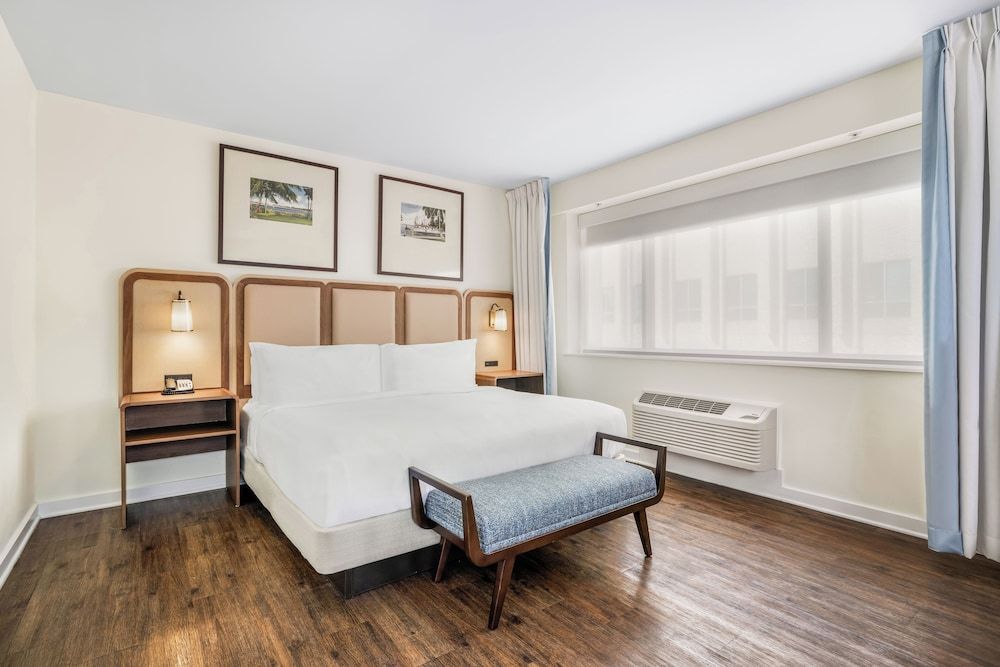 Deluxe Room, 1 King Bed