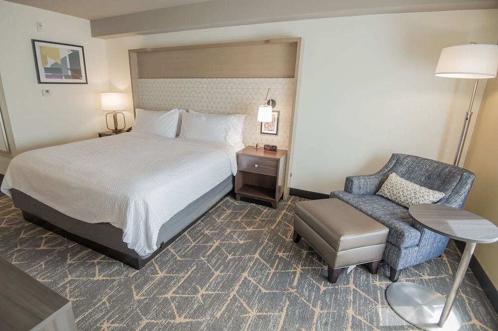 Standard Room, 1 King Bed, Accessible (Communications, Accessible Tub)