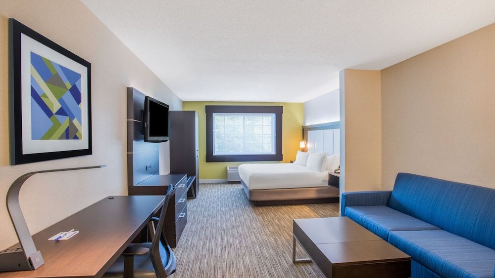 Suite, 1 King Bed with Sofa bed, Accessible (Mobility, Accessible Tub)