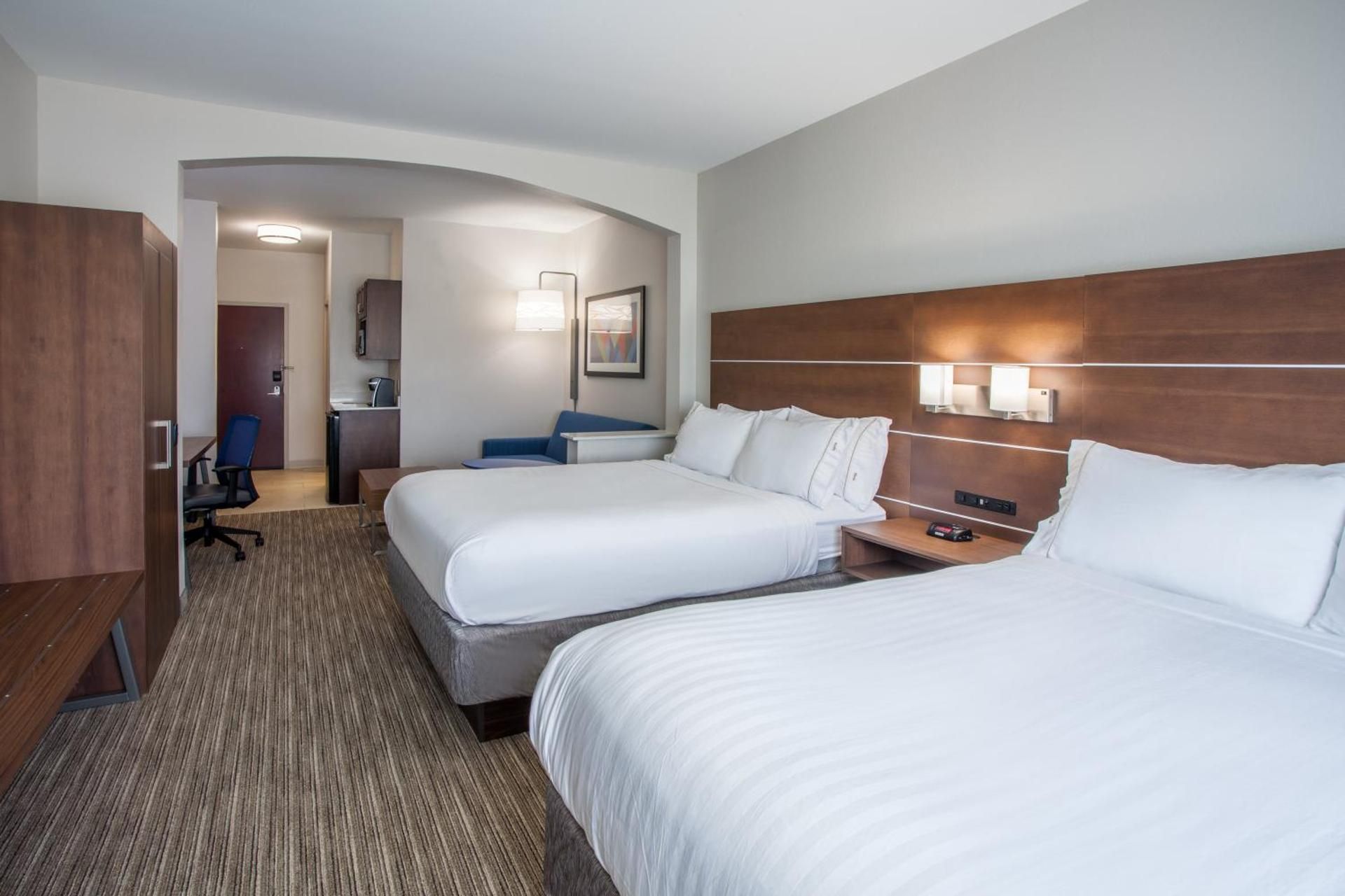 Standard Queen Room with Two Queen Beds - Communications Accessible