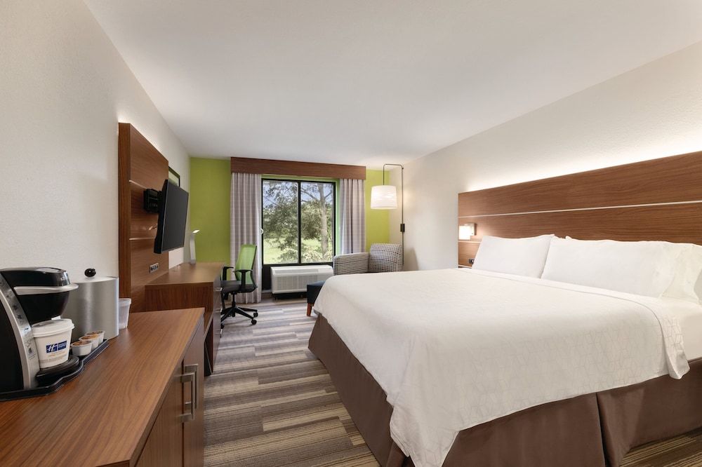 Standard Room, 1 King Bed, Accessible (Communication, Accessible Tub)
