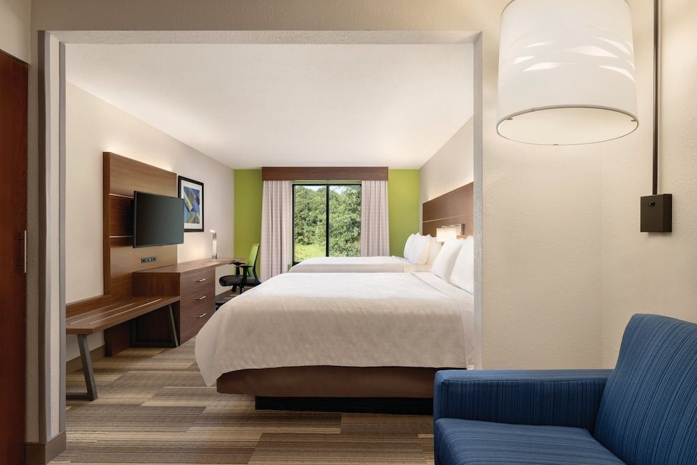 Suite, 2 Queen Beds (Additional Living Area)