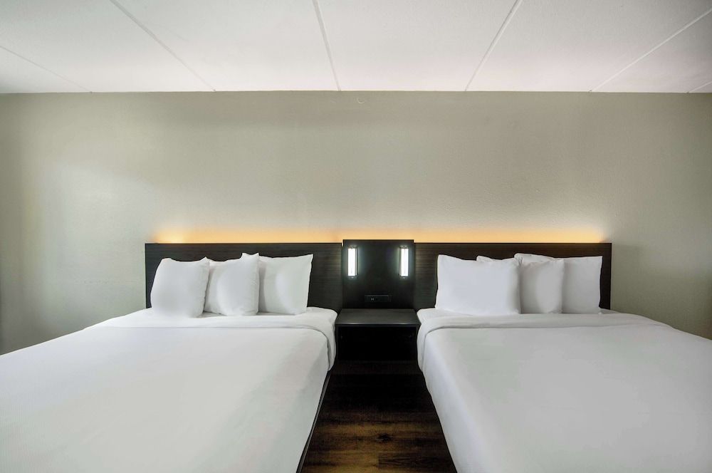 Deluxe Room, 2 Queen Beds, Non Smoking, Refrigerator & Microwave