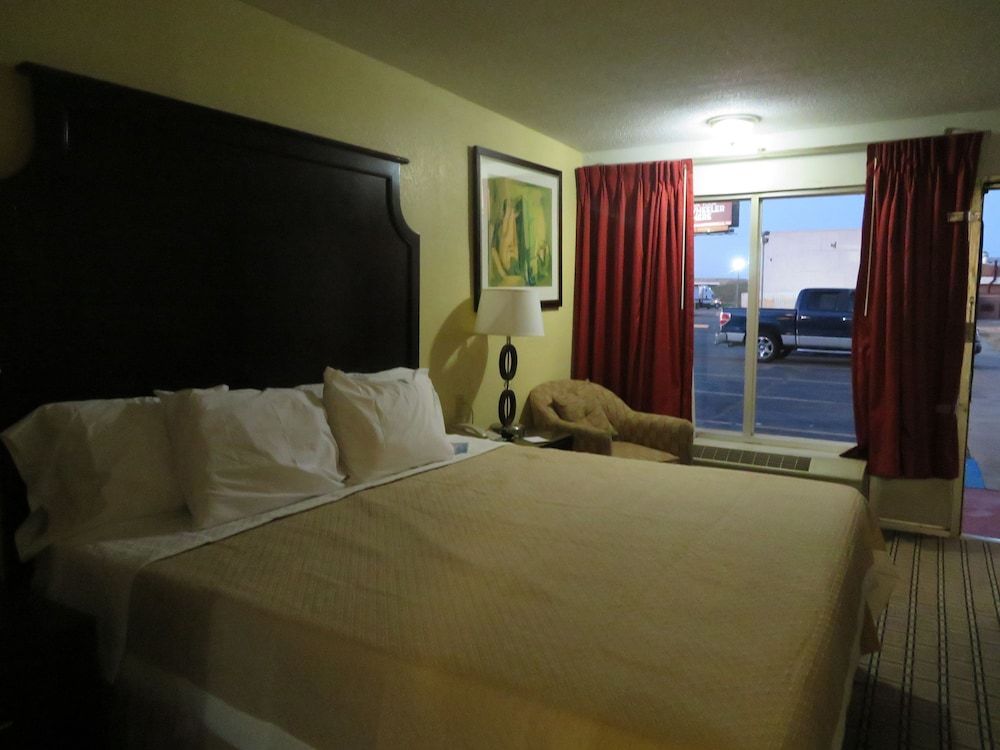 Standard Single Room, 1 King Bed, Smoking