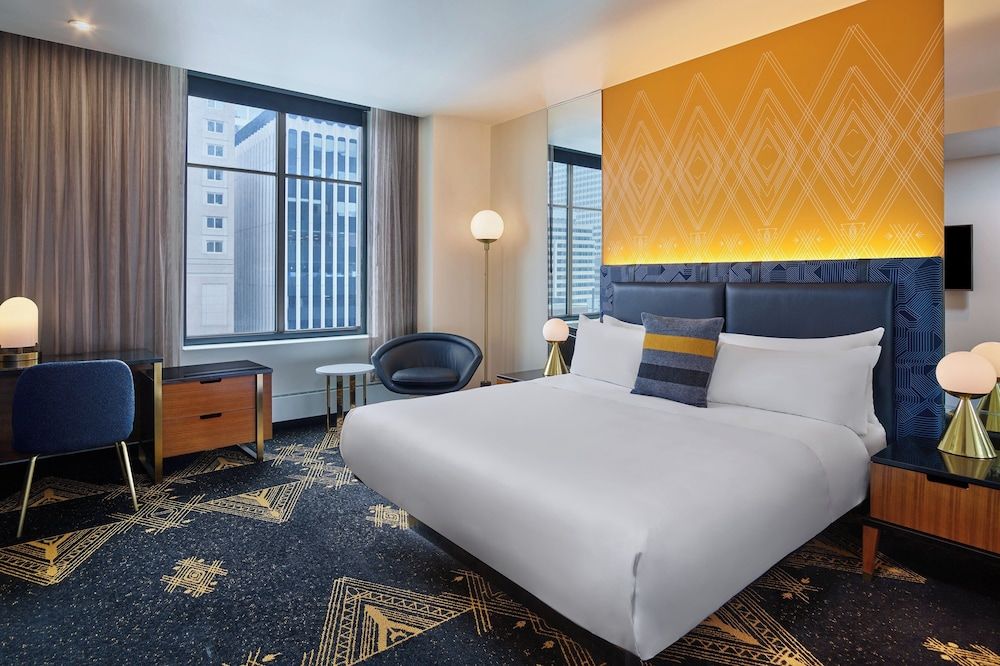 Standard Room, 1 King Bed (Mobility Accessible, Roll-in Shower)