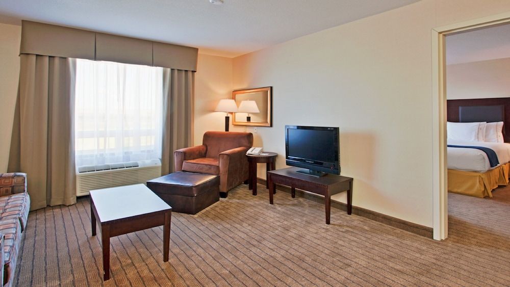 Standard Room, 1 King Bed, Mobility Accessible (Roll-in Shower)