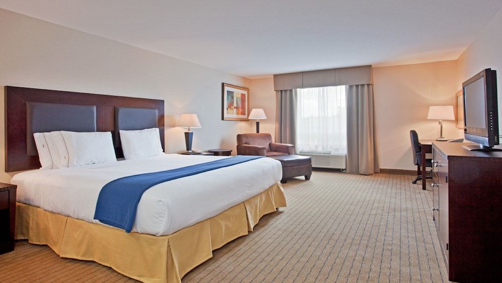 Suite, 1 King Bed, Mobility Accessible (Mobility, Accessible Tub)