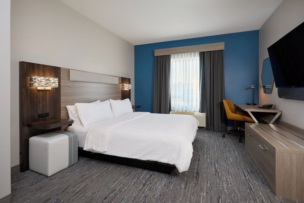Suite, 1 King Bed, Mobility Accessible (Mobility, Accessible Tub)