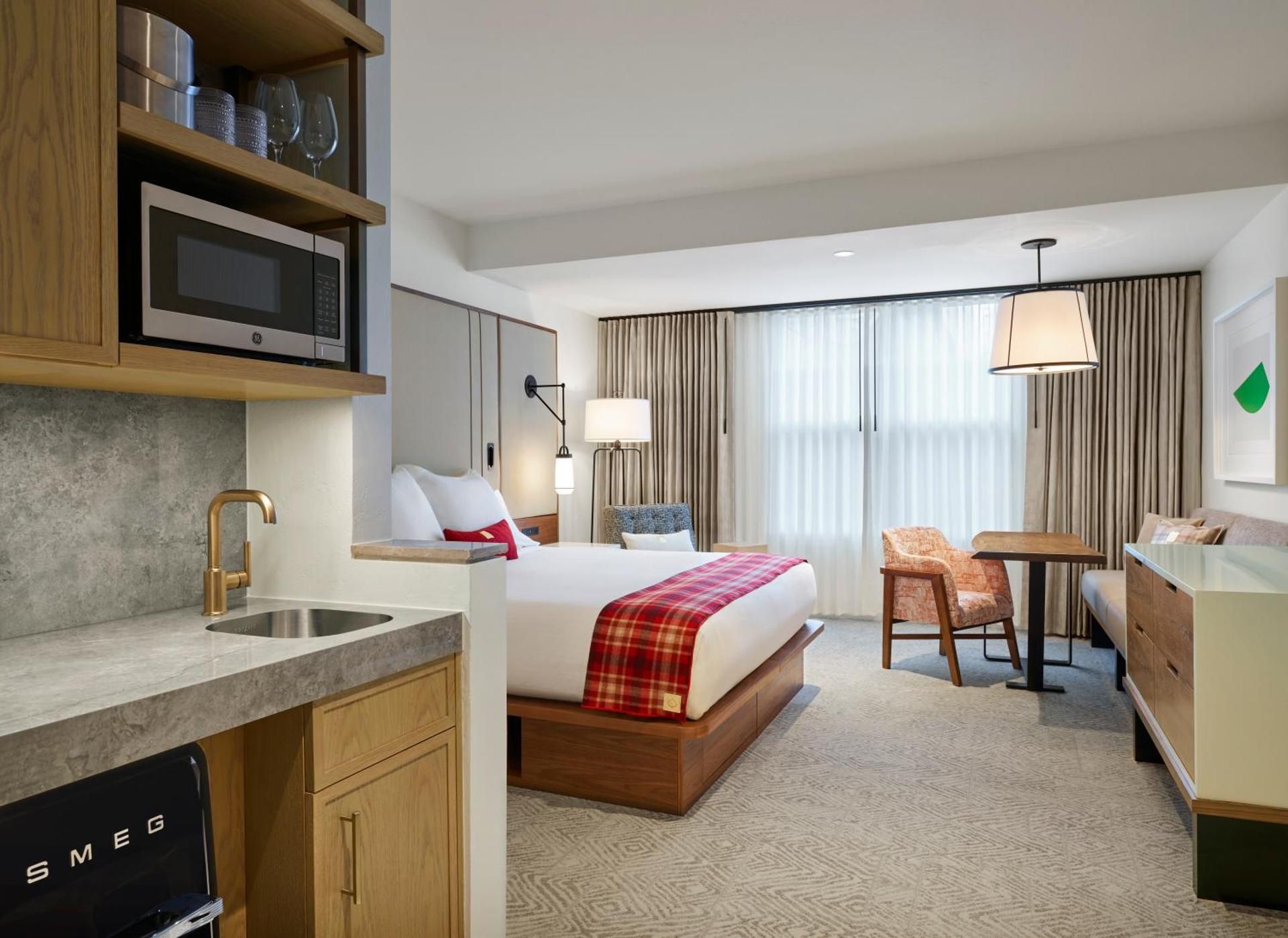 Grand Deluxe King Room