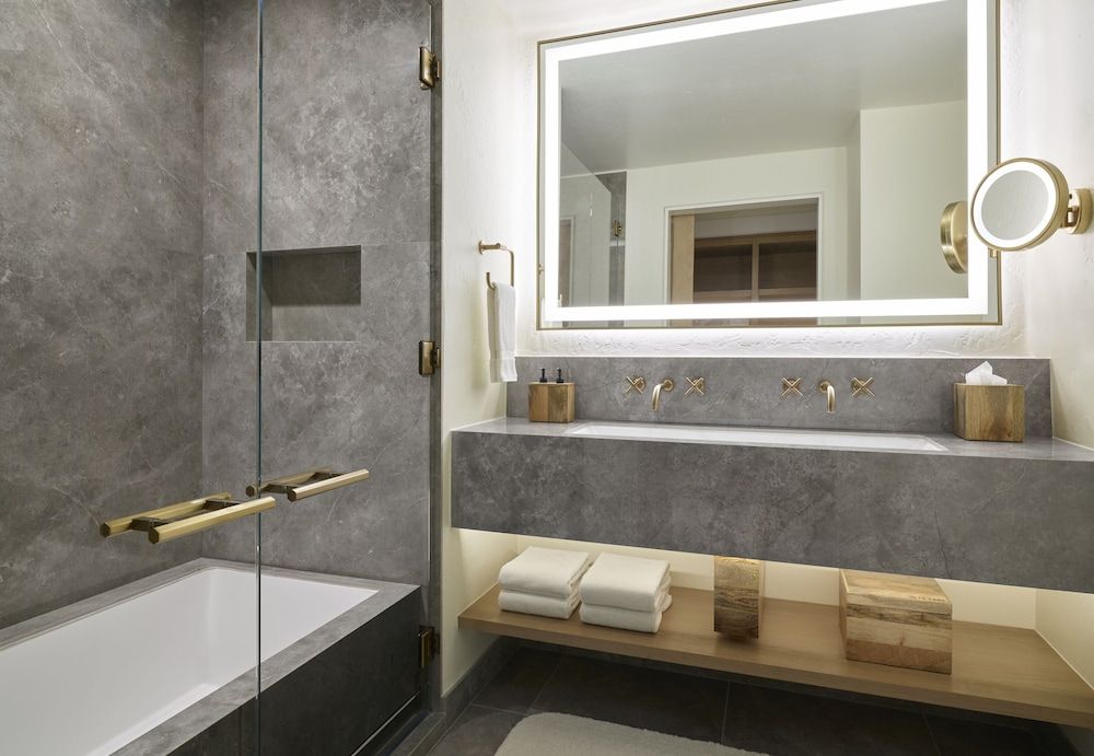 Limelight Hotel Aspen Room, 2 Queen Beds, Terrace (Pet Free) 5