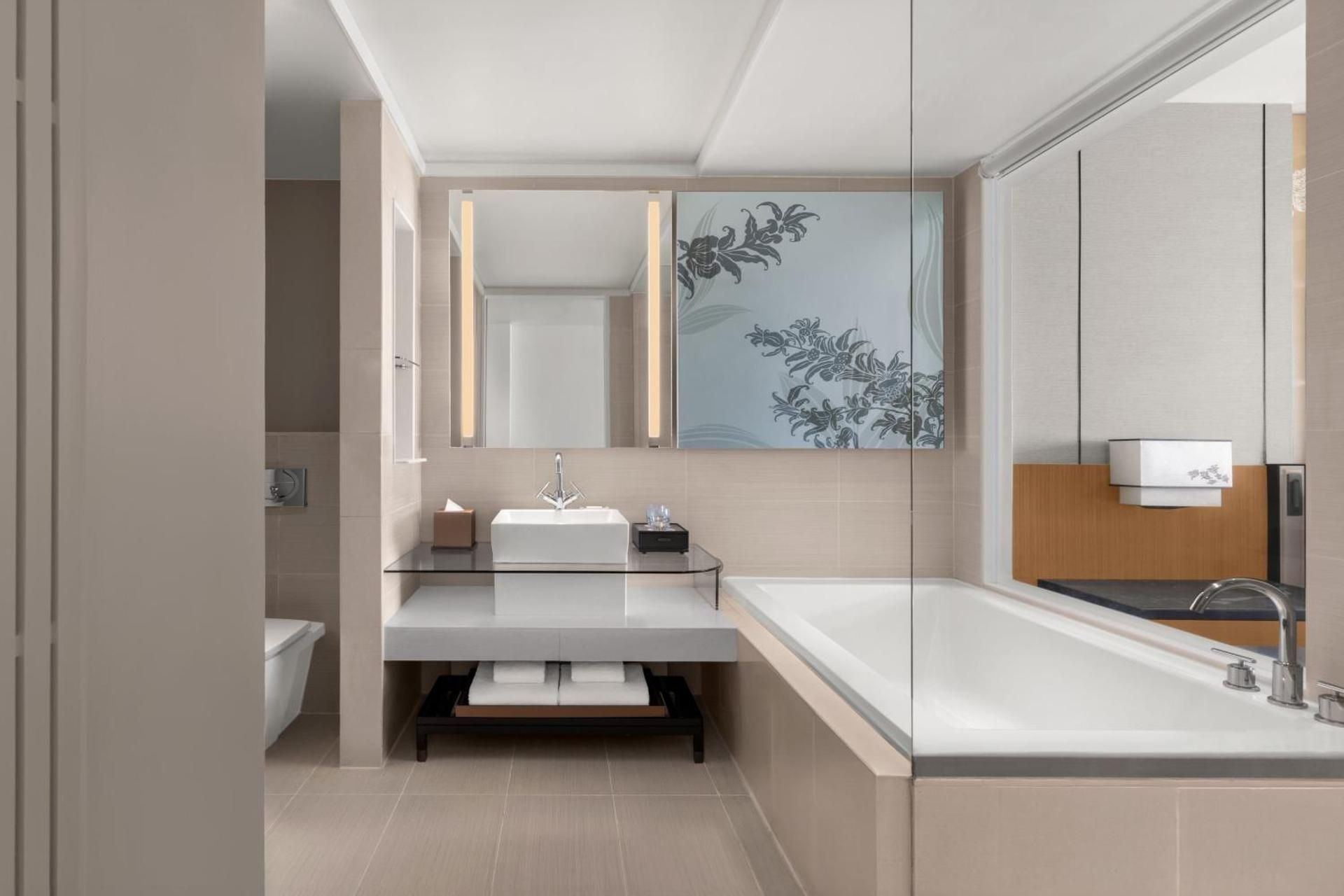 Deluxe Room (K), Guest room, 1 King, Sofa bed