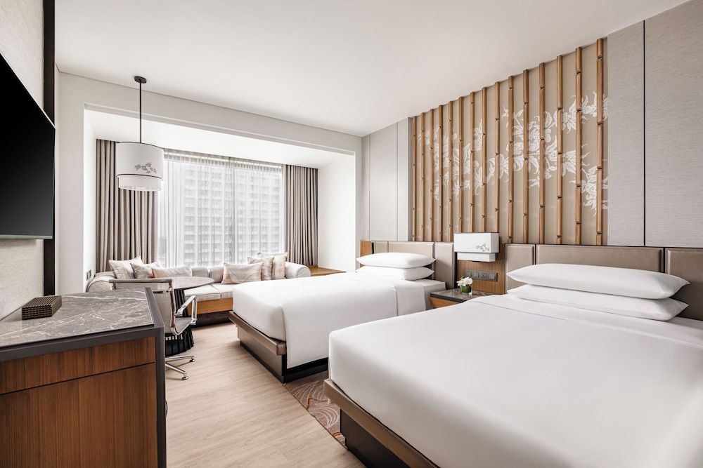 Deluxe Room, 2 Twin Beds, City View