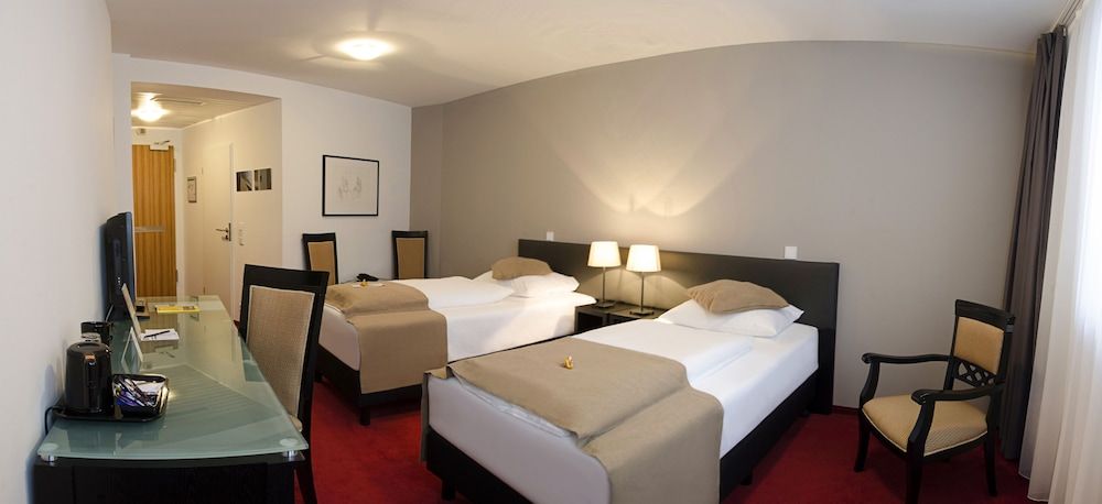 undefined The Corner Hotel 7