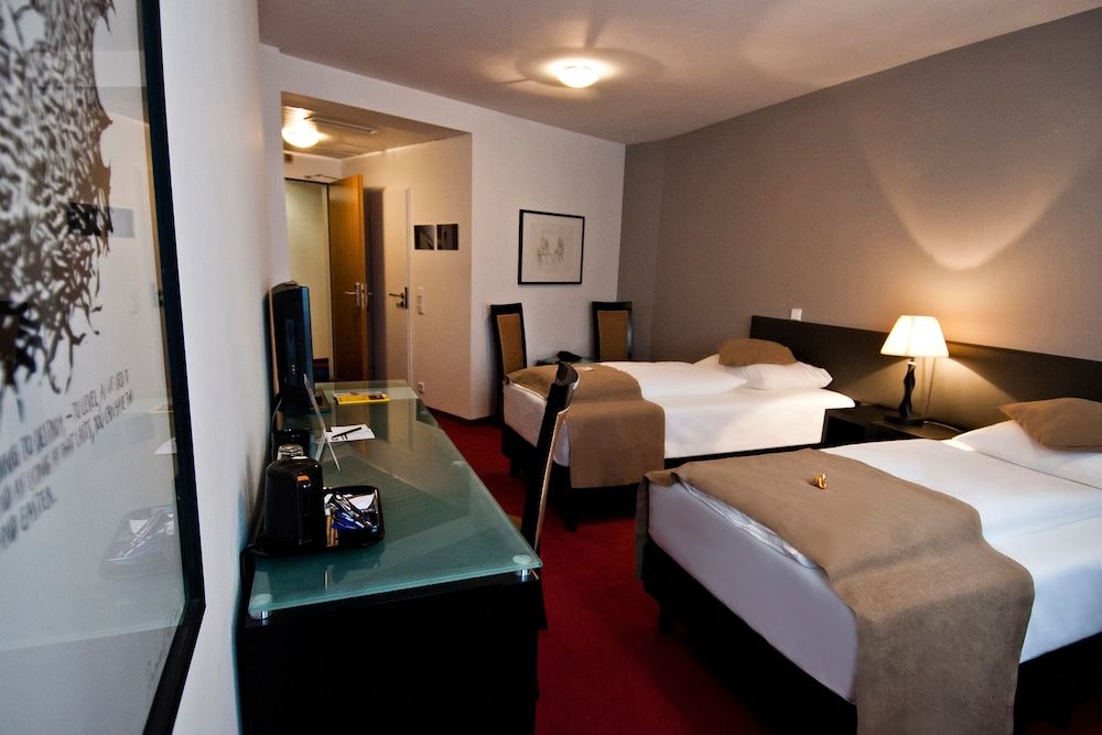 The Corner Hotel Comfort Twin Room