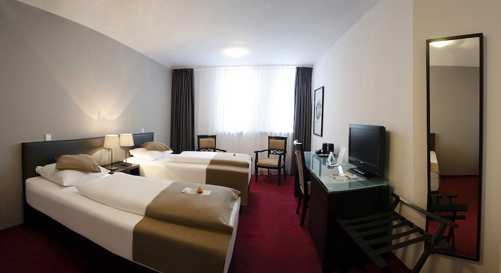 undefined The Corner Hotel 5