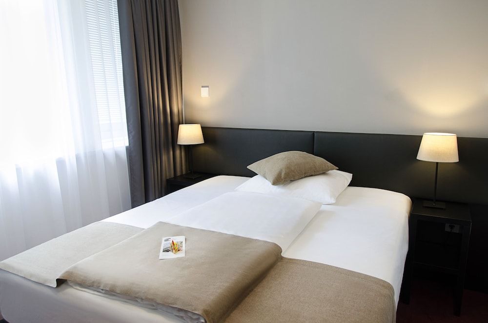 The Corner Hotel Comfort Single Room 2
