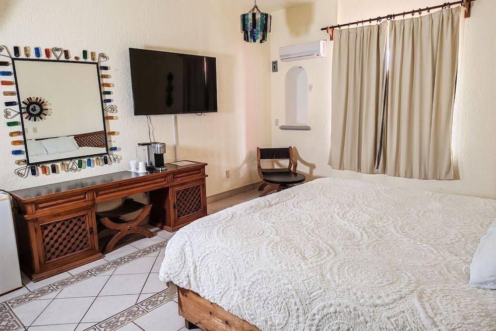 Standard Room 1 King Bed