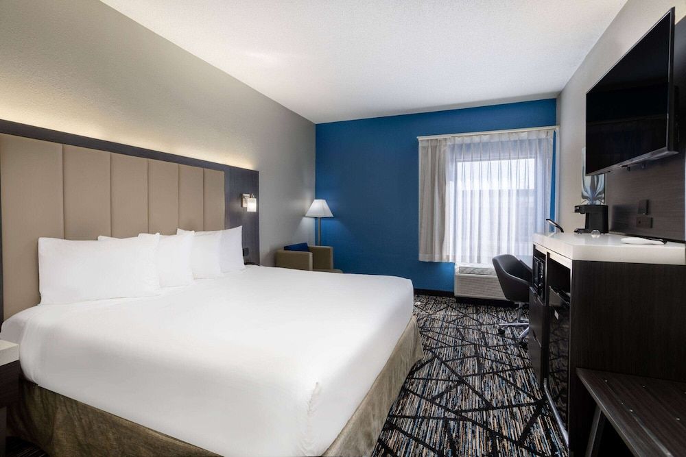Deluxe Room, 1 King Bed, Accessible, Non Smoking